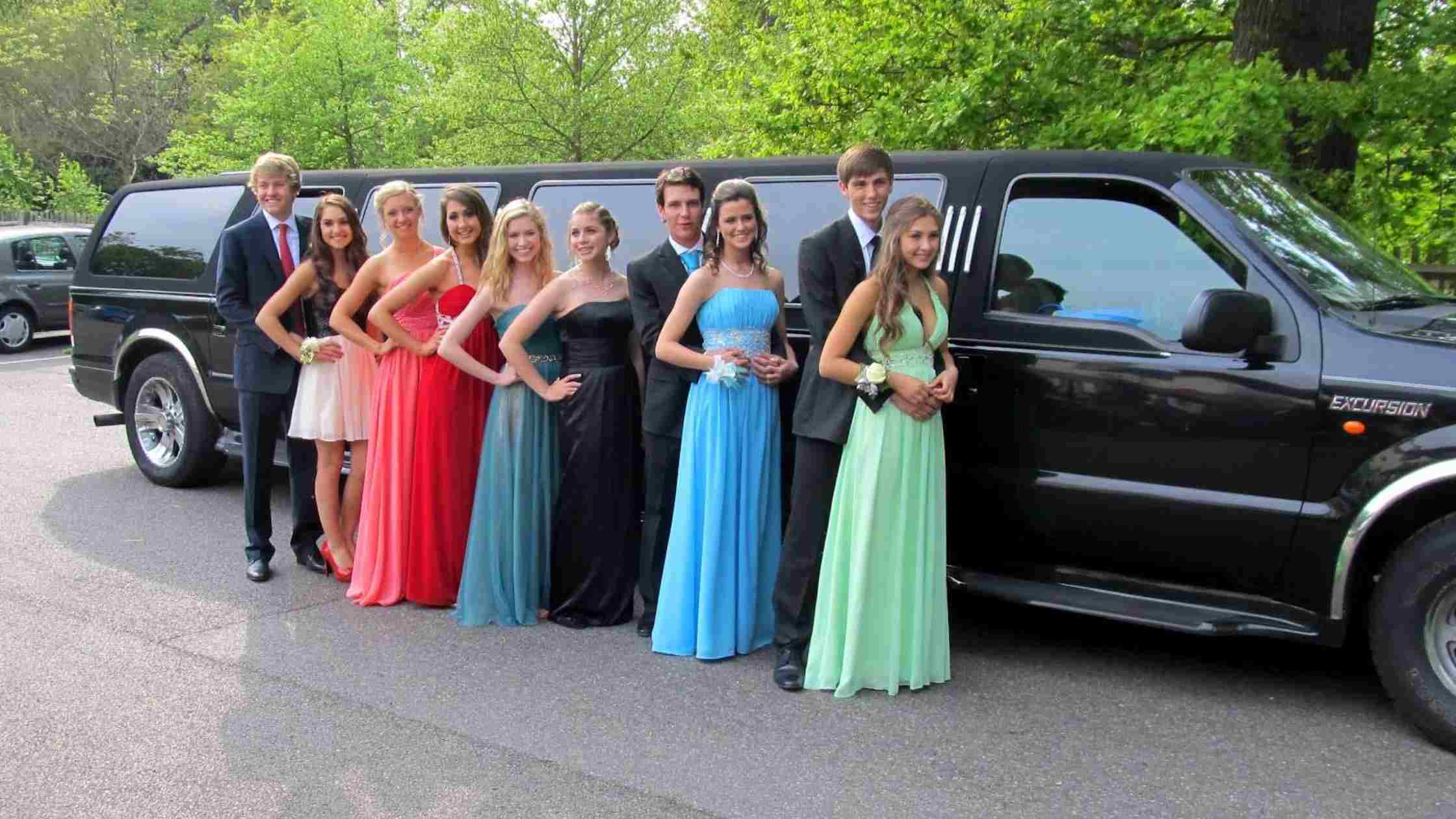 Best Prom Limousine Service in Dallas–Fort Worth | Royal Limousine