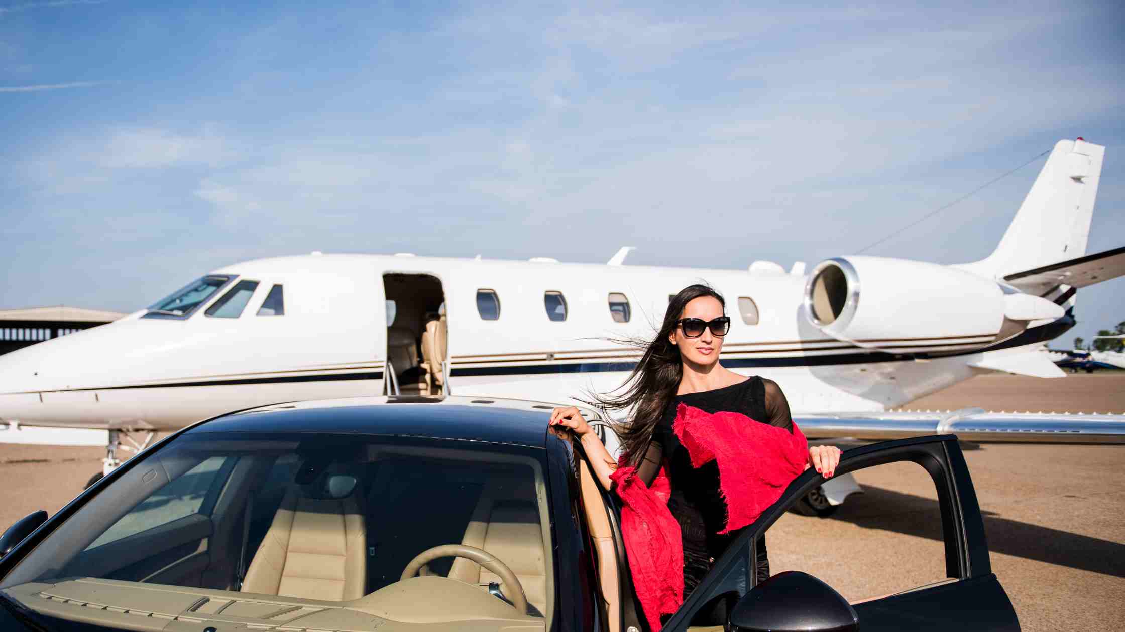 DFW Car Service to Airport – Luxury Travel with Royal Limousine
